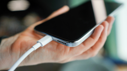 Международная ассоциация авиатранспорта ограничила провоз пауэрбанков на борту