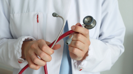 Избежать рака: онколог назвал симптомы, из-за которых нужно срочно идти к врачу