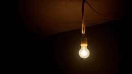 Хотел света — получил разряд: подросток оказался в реанимации из-за лампочки