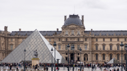 Французские следователи нашли гараж, где прятали украденные из Лувра реликвии