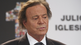 Хулио Иглесиаса обвинили в домогательствах
