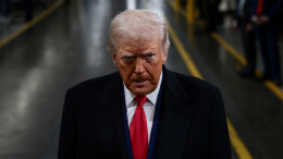 В ход пошли угрозы: Трамп обещает большие проблемы правительству Гренландии