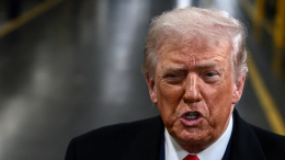 «Адекватный ответ»: Трамп показал средний палец сотруднику завода Ford