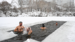 Врач назвал купание в проруби для неподготовленных людей «русской рулеткой»