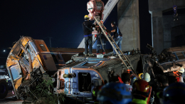 В Таиланде при столкновении поезда с краном погибли 32 человека