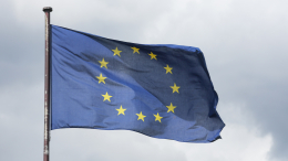 Foreign Poliсу: странам ЕС пора объединяться против США, а не против России