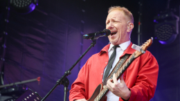 «Нависает ненужное»: лидер «Братьев Грим» о появившихся с возрастом проблемах