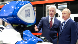 Беспилотные поезда и роботы: Путину показали инновации транспортной инфраструктуры Москвы