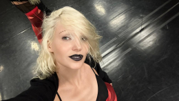 «Колготки видны и трусы»: Глюкоза объяснила свое поведение на сцене