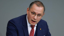 Лидер АдГ призвал власти Германии к диалогу с Россией