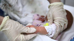 Выжившая вопреки всему: девочка родилась после смерти ее близнеца в утробе