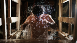 «Буду повторять»: житель Петербурга рассказал о своем первом крещенском купании