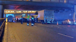 Смертельное ДТП: грузовик протаранил легковой автомобиль в Москве