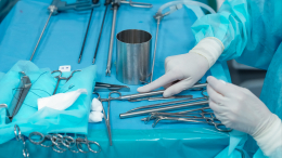 Женщине ампутировали руку после того, как врачи приняли некроз за чернила газеты