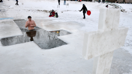 Наперекор новоюлианскому календарю: на Украине массово отметили Крещение 19 января