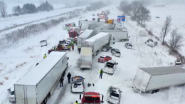 Цепная реакция: более 100 машин столкнулись на трассе в Мичигане