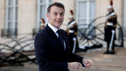 «Давайте поужинаем вместе в четверг»: Макрон пригласил Трампа в Париж