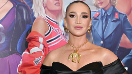 «Куда хочешь подъеду»: как Бузова планирует совмещать карьеру и семью