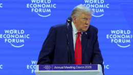 Опоздал на три часа: Трамп пересел на другой самолет из-за поломки при вылете в Давос