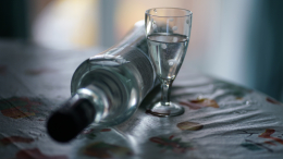 «Привычный стимул»: почему безалкогольные аналоги не помогут победить зависимость