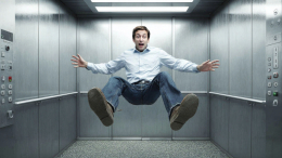 Выжить внутри кабины: что делать, если лифт начал падать или застрял