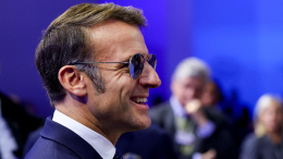 Захарова: Макрон прозрел благодаря своим «волшебным» очкам на форуме в Давосе