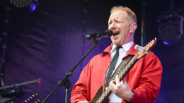 «Нависает ненужное»: лидер «Братьев Грим» о появившихся с возрастом проблемах