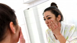 «Кожу жжет и тянет»: чем опасно использование косметики с кислотами зимой