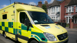 Нехватка акушерок привела к трагедии: младенец умер во время домашних родов