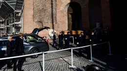 Важнее, чем Париж: почему Рим был особым городом в жизни Валентино