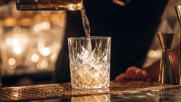 В США хозяйка ресторана добавляла растворитель в напитки и травила людей