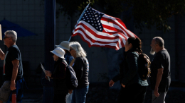 Противники миграционной службы США заперлись в офисе мэра Сан-Диего