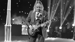 «Спасибо, что был с нами!» — умер экс-гитарист группы «Любэ» Юрий Рыманов