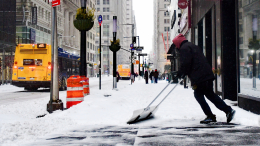 С последствиями снежной бури в США столкнулись более 200 миллионов человек