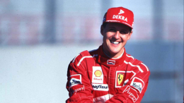 Больше не прикован к постели: Михаэль Шумахер начал передвигаться на коляске