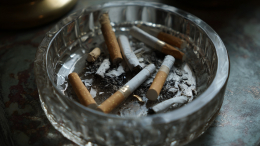 Место, где рождаются сплетни: почему курильщиков больше не хотят брать на работу