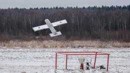 Беспилотник «Молния-2» ударил по снайперам ВСУ. Лучшее видео из зоны СВО
