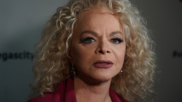 Молчание громче слов: как Лариса Долина избегает ответов на вопросы журналистов