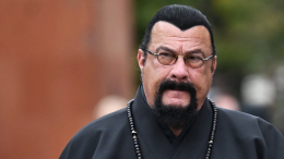 Стивен Сигал выставил на продажу особняк на Рублевке