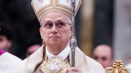 Ласковые и легкодоступные: Папа Римский призвал юношей изменить отношение к ИИ-партнершам