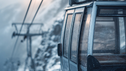 Застряли над пропастью: что делать при аварии на канатной дороге и фуникулере