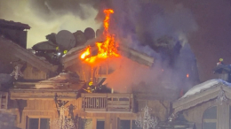 В Куршевеле сутки полыхает отель, где прошла скандальная вечеринка Rendez-Vous