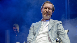 «Пускай поют, даже если плохо»: Николай Носков позволил молодым артистам исполнять свои песни