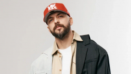 «Все еще веришь в любовь»: рэпер ST записал трек «Младшая сестренка» для трибьюта «Любэ»