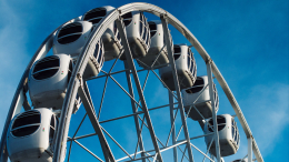 Два колеса обозрения в Петербурге выставили на открытую продажу