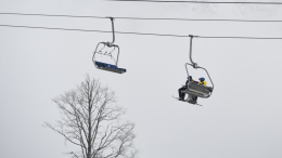На фуникулере в горнолыжном парке Подмосковья застряли 50 человек