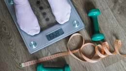 Ты не «сорвалась»: почему мы толстеем зимой — и как сбросить вес без стресса