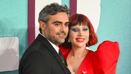 «Усердно работал»: Леди Гага впервые публично призналась в любви своему жениху