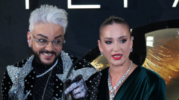 Чуть не разорвали: Киркоров приехал поддержать Бузову на премьере фильма