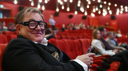 Одинокий и грустный Дибров появился на премьере фильма «Равиоли Оли»